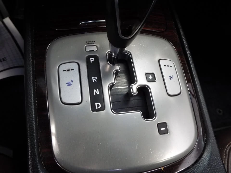 2013 Hyundai Genesis - Image 12 of 17