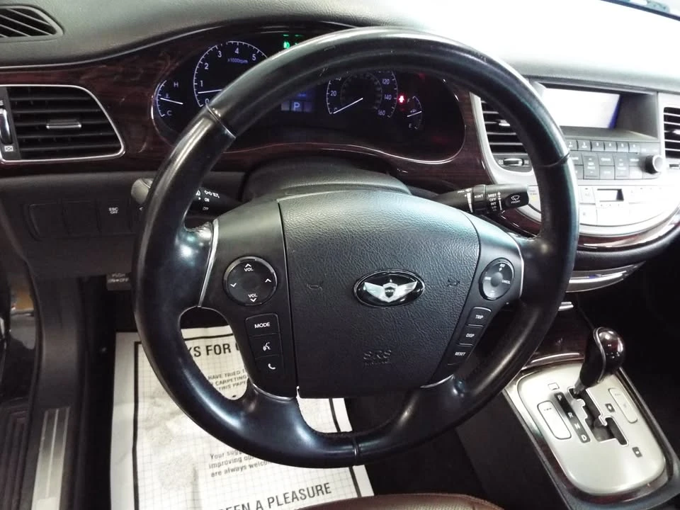 2013 Hyundai Genesis - Image 8 of 17