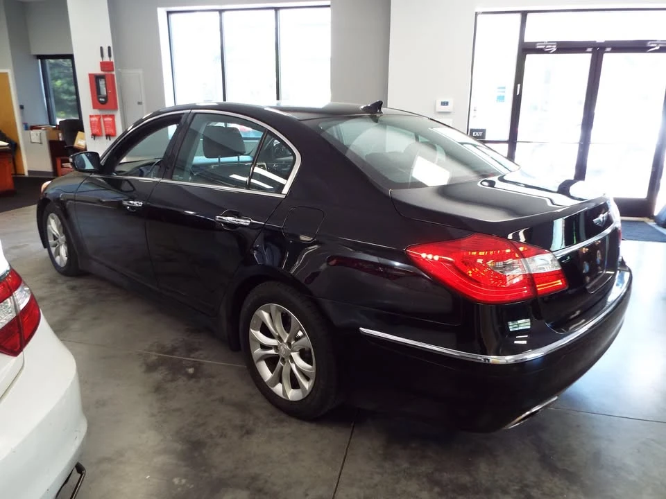 2013 Hyundai Genesis - Image 5 of 17