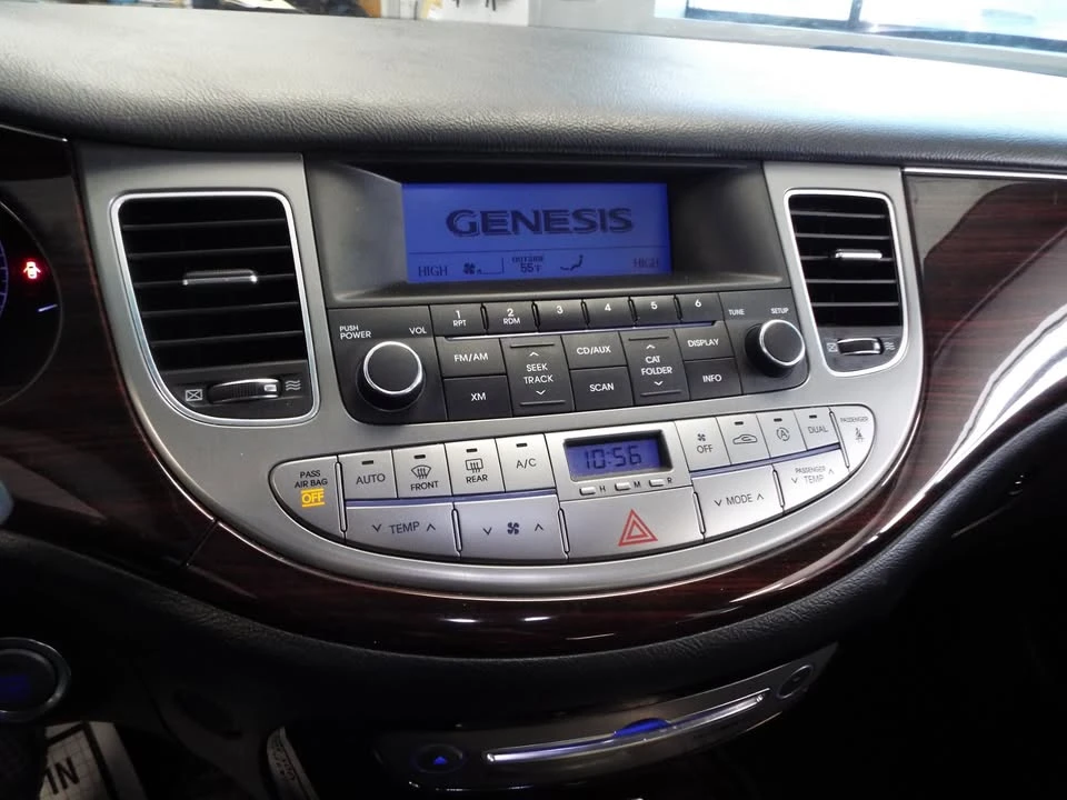 2013 Hyundai Genesis - Image 10 of 17