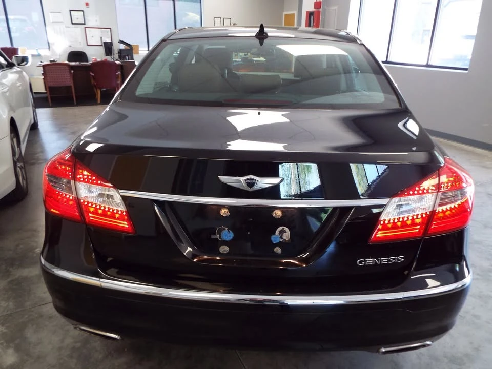 2013 Hyundai Genesis - Image 4 of 17