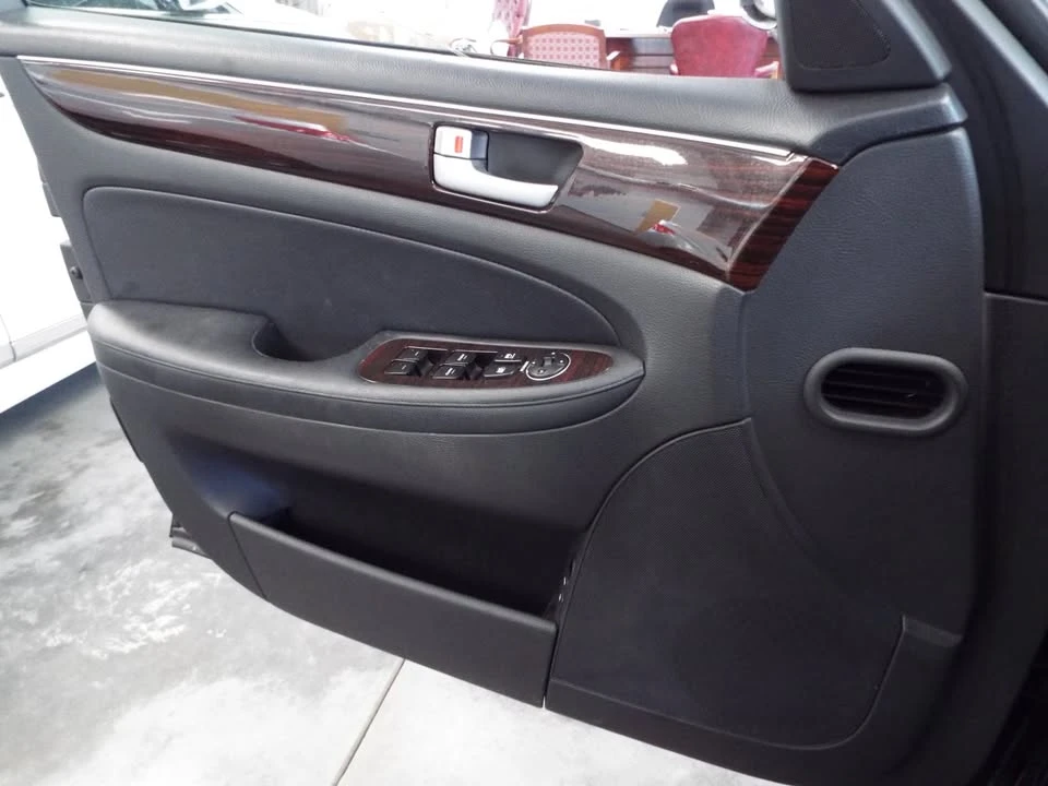 2013 Hyundai Genesis - Image 13 of 17