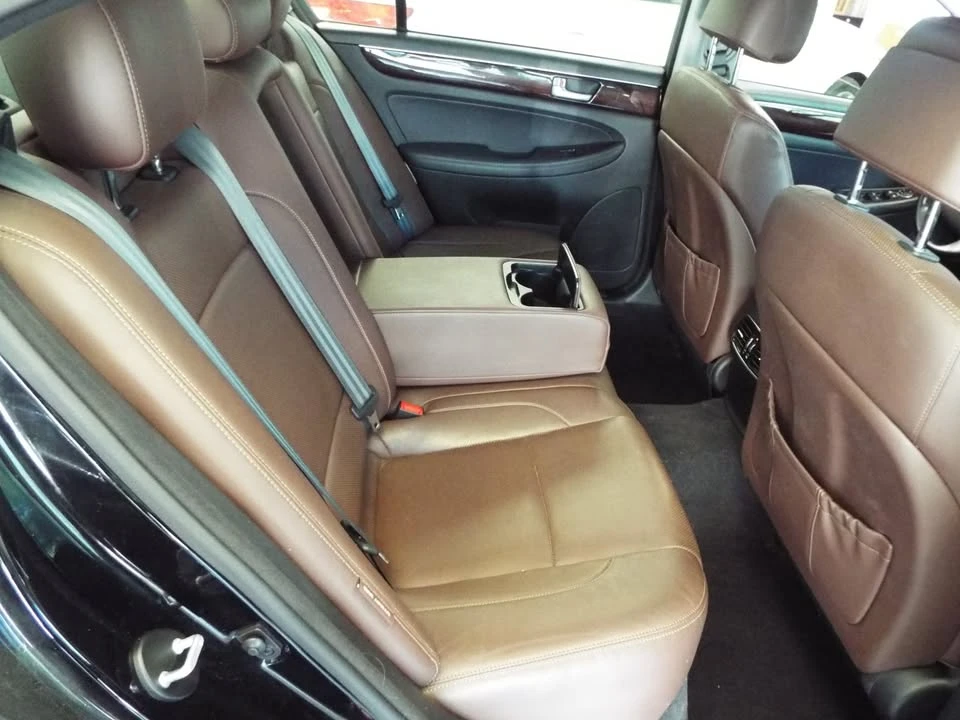 2013 Hyundai Genesis - Image 15 of 17
