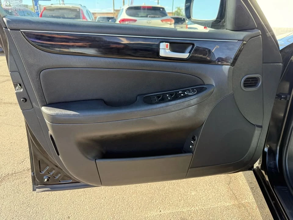 2013 Hyundai Genesis - Image 18 of 20