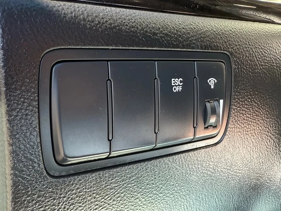 2013 Hyundai Genesis - Image 12 of 20
