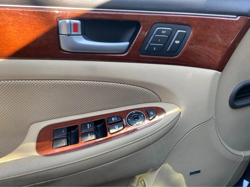 2013 Hyundai Genesis - Image 6 of 16