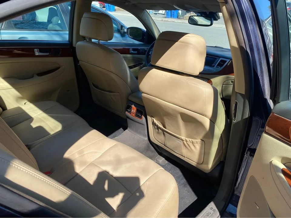 2013 Hyundai Genesis - Image 12 of 16