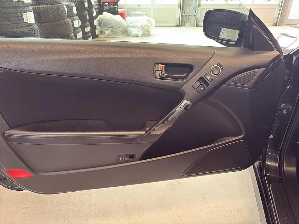 2013 Hyundai Genesis - Image 11 of 20