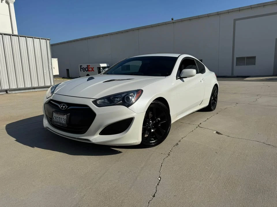 2013 Hyundai Genesis - Image 10 of 18