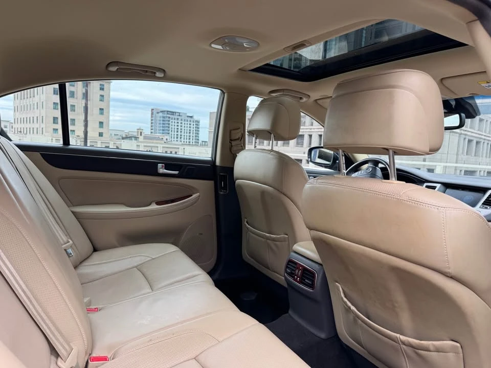 2013 Hyundai Genesis - Image 10 of 11