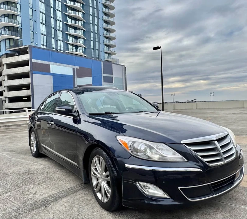 2013 Hyundai Genesis - Image 2 of 11