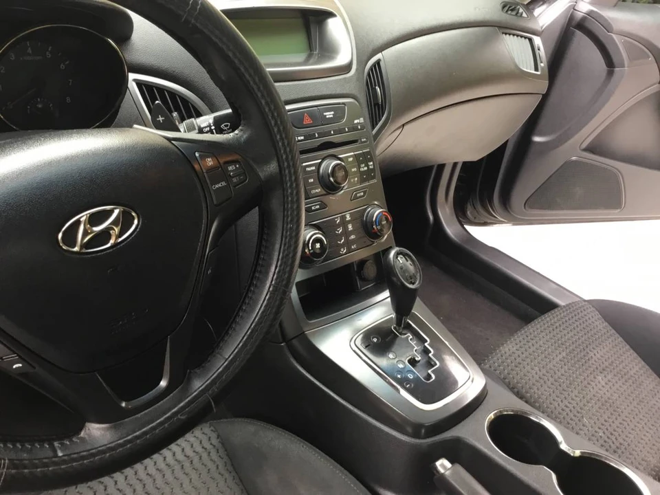 2013 Hyundai Genesis Coupe - Image 16 of 22