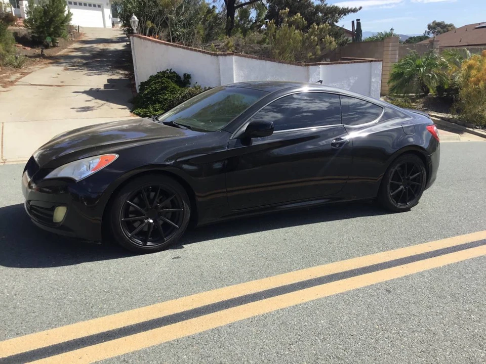 2013 Hyundai Genesis Coupe - Image 2 of 15