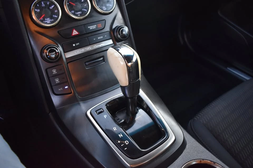 2013 Hyundai Genesis Coupe - Image 12 of 16