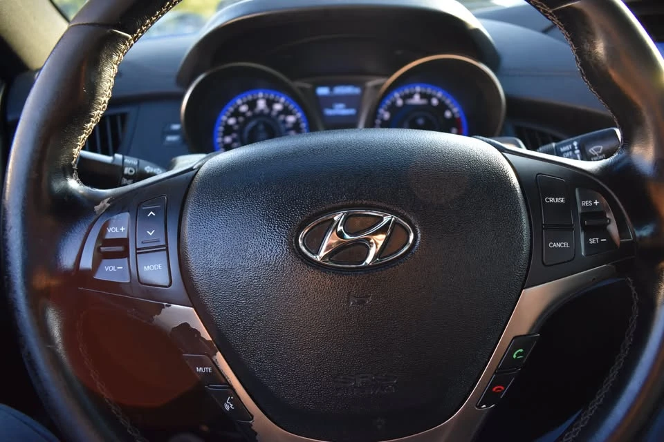 2013 Hyundai Genesis Coupe - Image 10 of 16