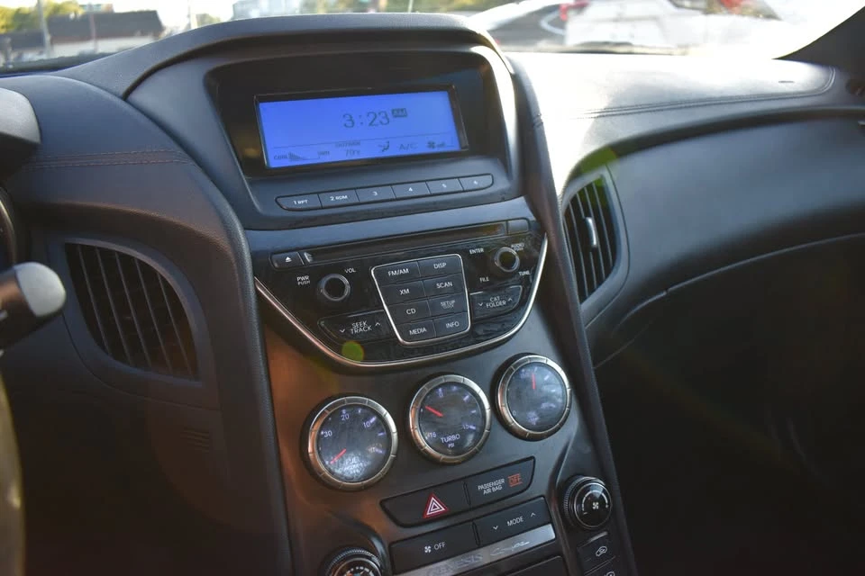 2013 Hyundai Genesis Coupe - Image 11 of 16
