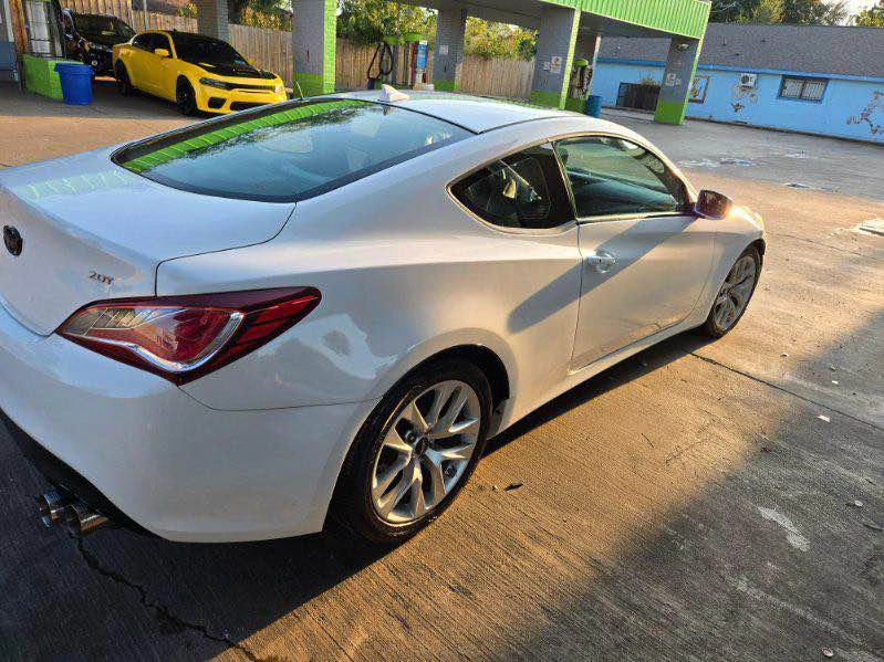 2013 Hyundai Genesis Coupe - Image 2 of 4