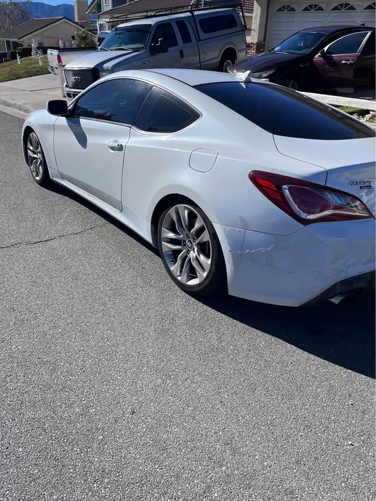 2013 Hyundai Genesis Coupe - Image 2 of 3