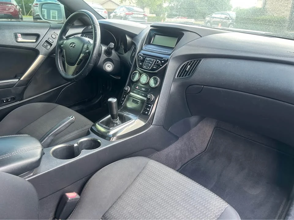 2013 Hyundai Genesis Coupe - Image 10 of 12