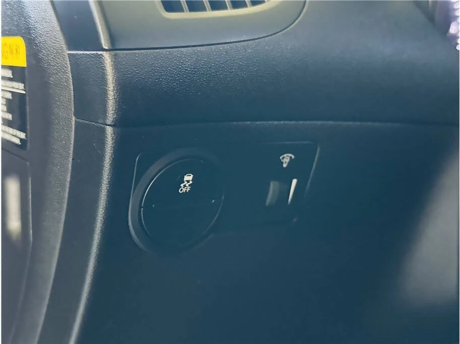2013 Hyundai Genesis Coupe - Image 18 of 20