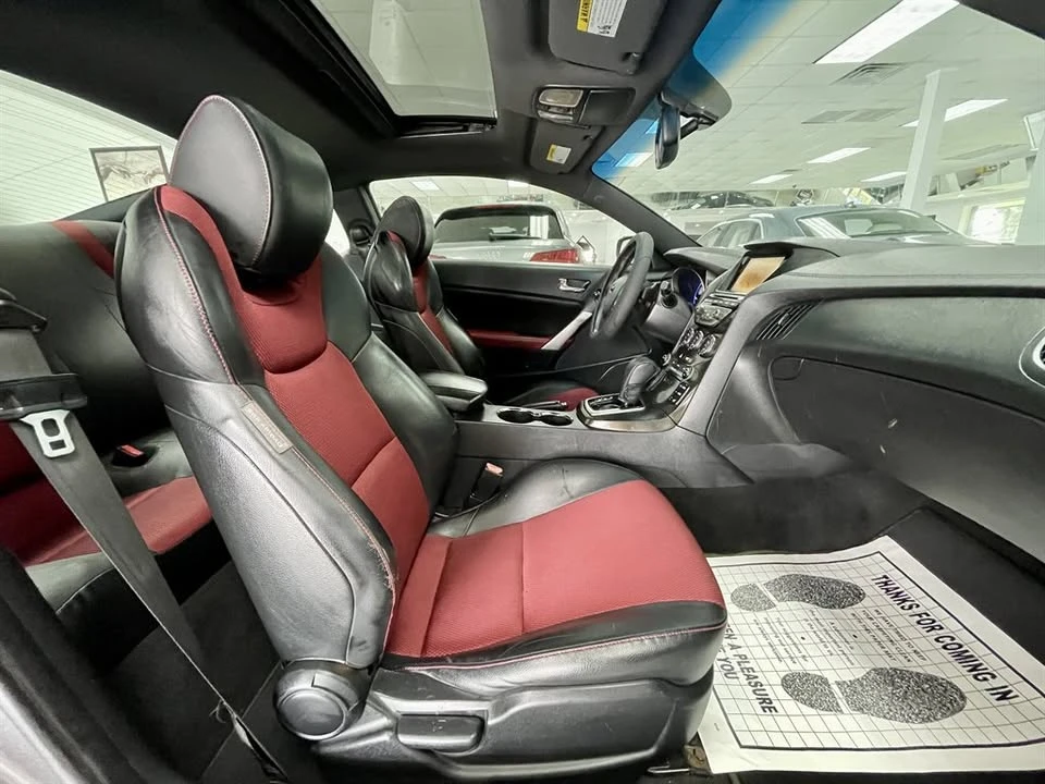 2013 Hyundai Genesis Coupe - Image 16 of 19