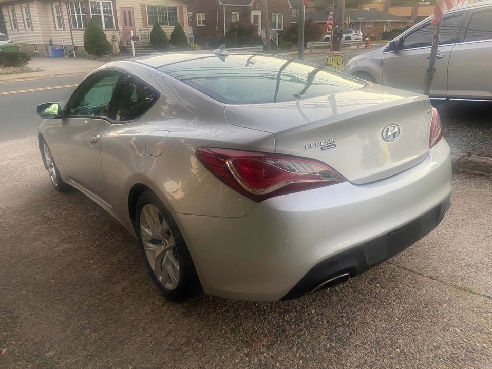 2013 Hyundai Genesis Coupe - Image 5 of 10