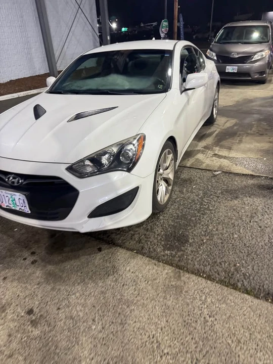 2013 Hyundai Genesis Coupe - Image 2 of 4