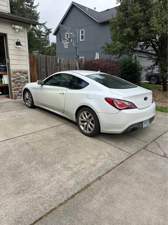 2013 Hyundai Genesis Coupe - Image 2 of 4