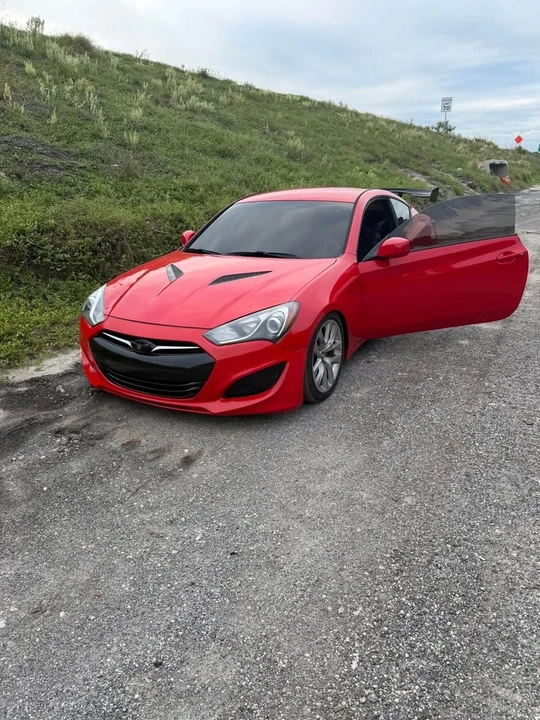 2013 Hyundai Genesis Coupe - Image 2 of 8
