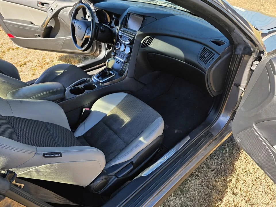 2013 Hyundai Genesis Coupe - Image 10 of 12
