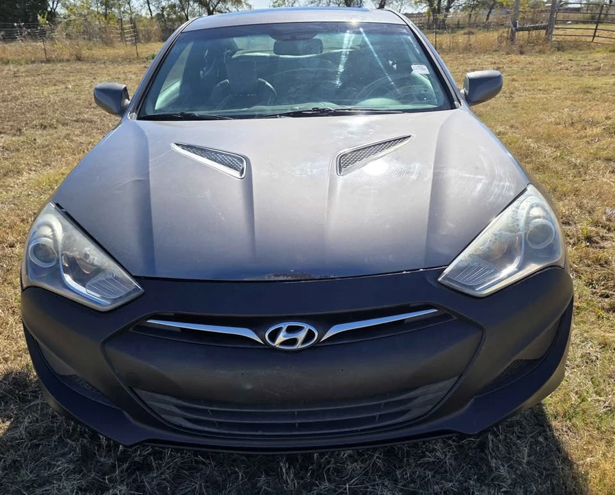 2013 Hyundai Genesis Coupe - Image 2 of 12