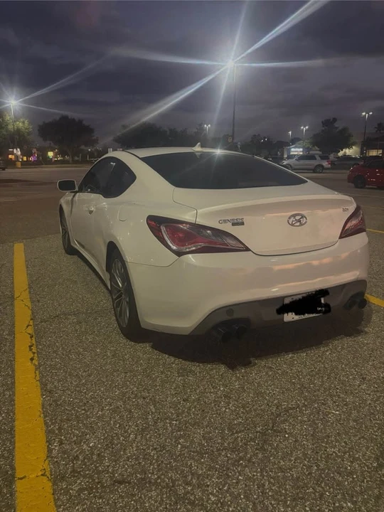2013 Hyundai Genesis Coupe - Image 2 of 8