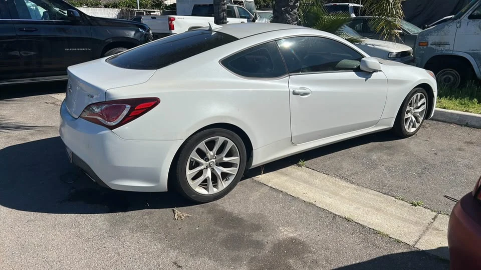2013 Hyundai Genesis Coupe - Image 2 of 4
