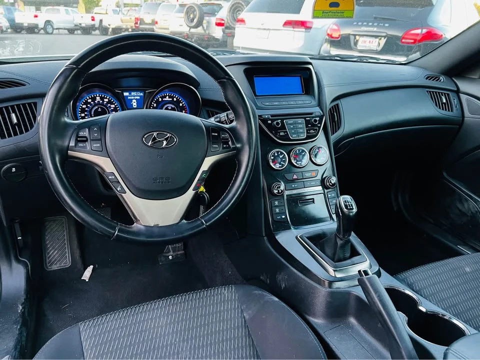 2013 Hyundai Genesis Coupe - Image 10 of 13