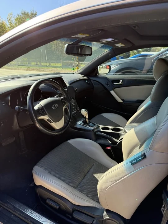 2013 Hyundai Genesis Coupe - Image 10 of 11