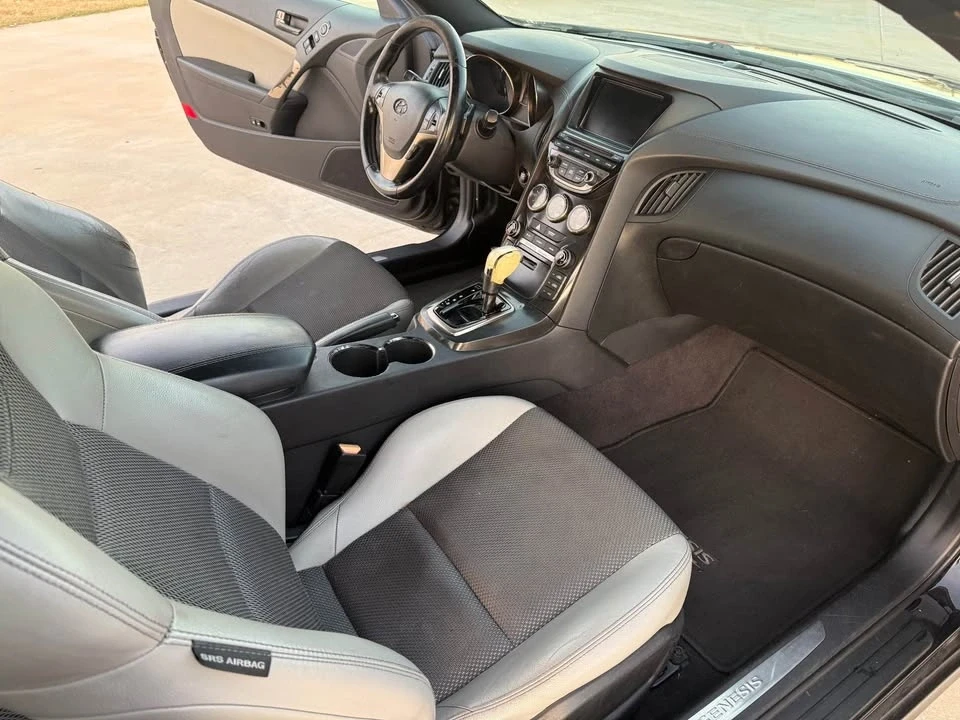 2013 Hyundai Genesis Coupe - Image 10 of 17