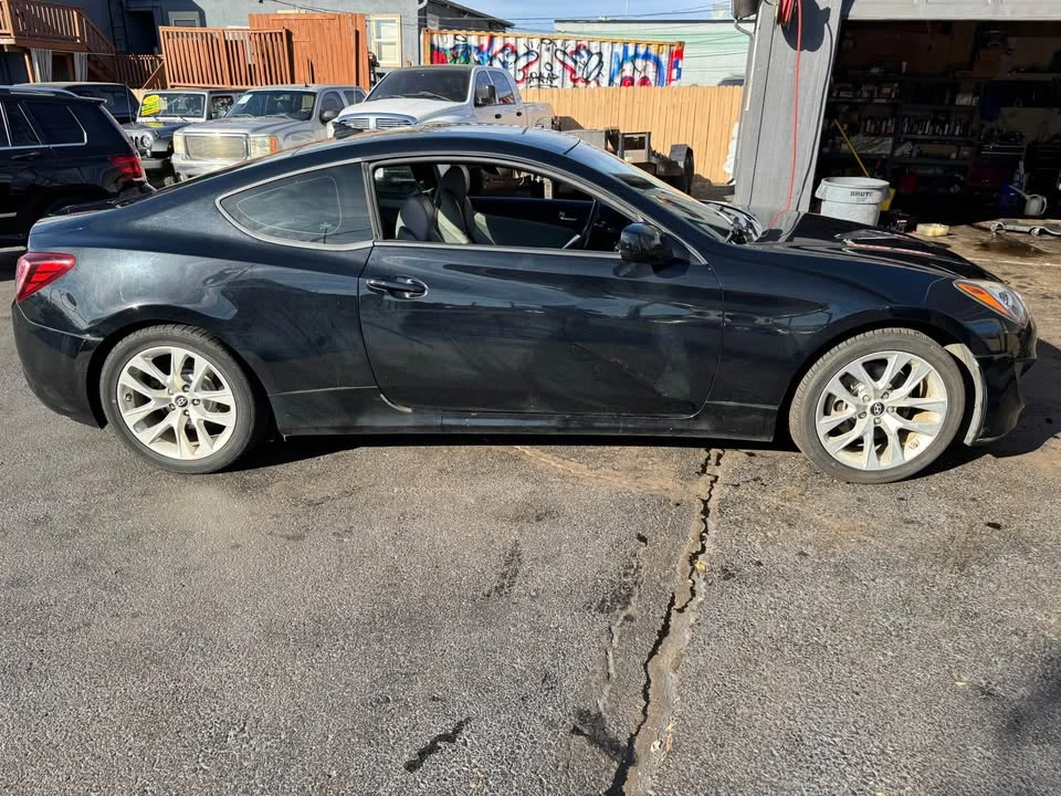 2013 Hyundai Genesis Coupe - Image 2 of 11