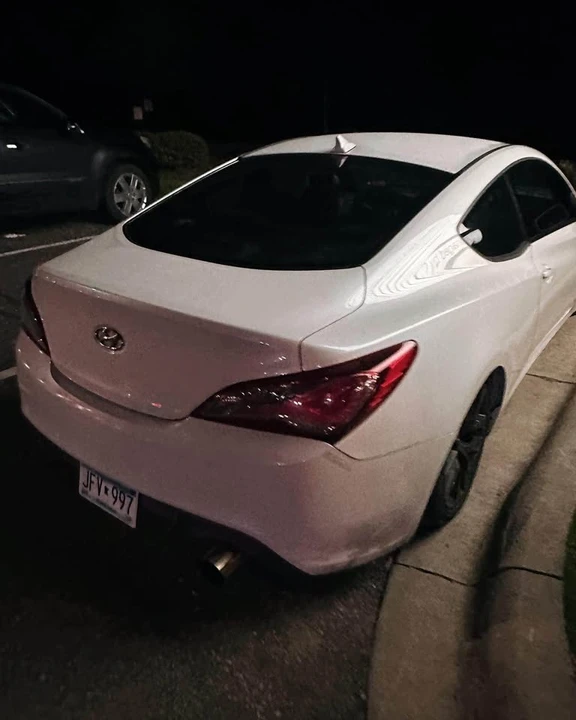 2013 Hyundai Genesis Coupe - Image 4 of 10