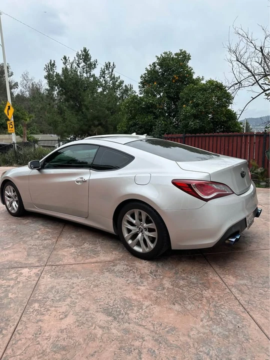 2013 Hyundai Genesis Coupe - Image 5 of 10