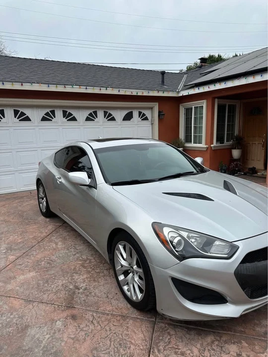 2013 Hyundai Genesis Coupe - Image 2 of 10