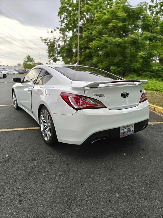 2013 Hyundai Genesis Coupe - Image 2 of 4