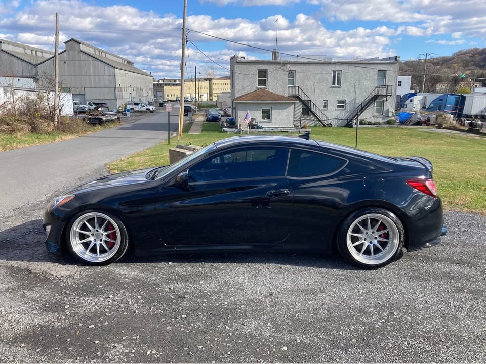 2013 Hyundai Genesis Coupe - Image 2 of 8