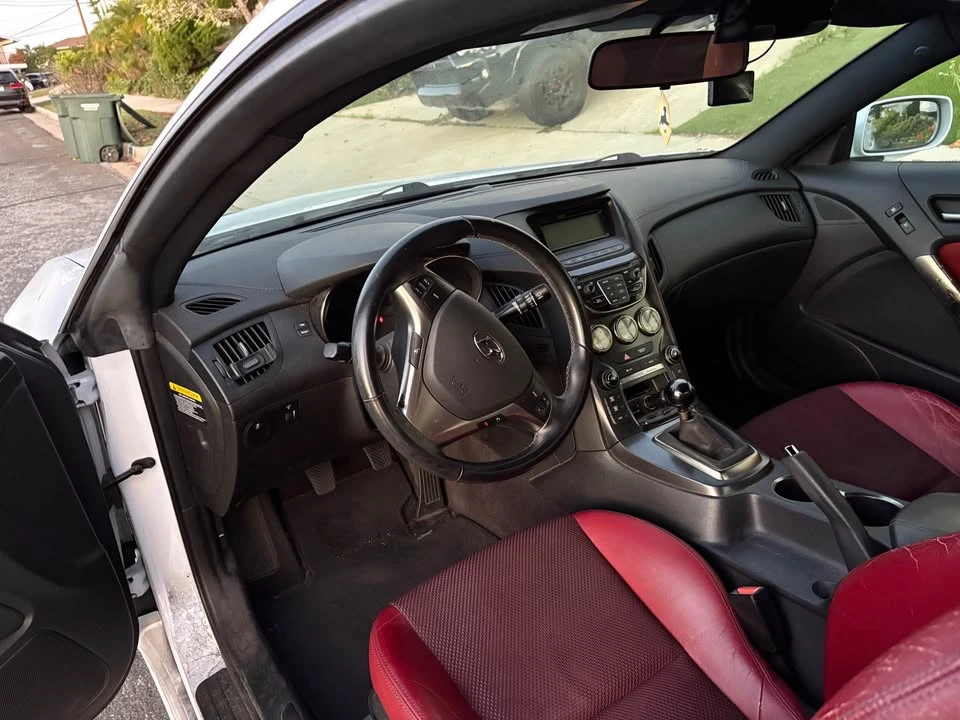 2013 Hyundai Genesis Coupe - Image 10 of 14
