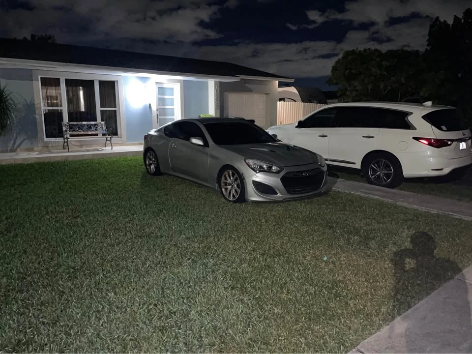 2013 Hyundai Genesis Coupe - Image 2 of 3