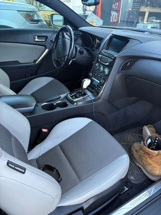 2013 Hyundai Genesis Coupe - Image 9 of 12