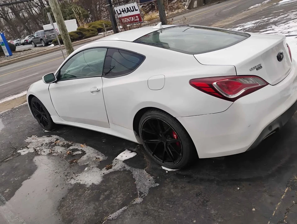 2013 Hyundai Genesis Coupe - Image 5 of 10