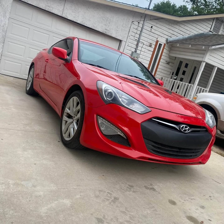 2013 Hyundai Genesis Coupe - Image 2 of 3