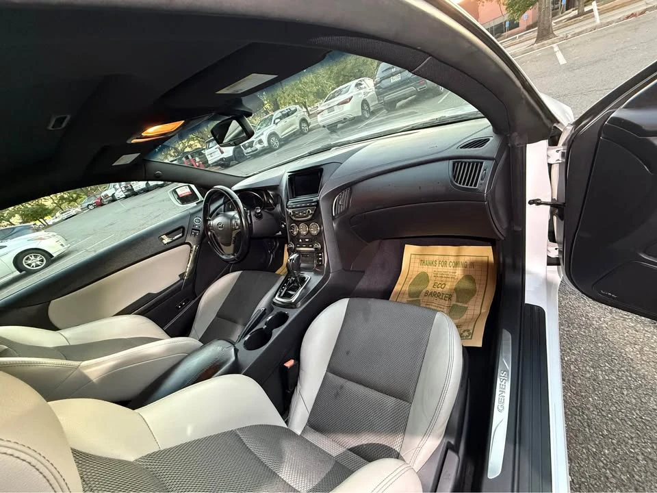 2013 Hyundai Genesis Coupe - Image 10 of 18