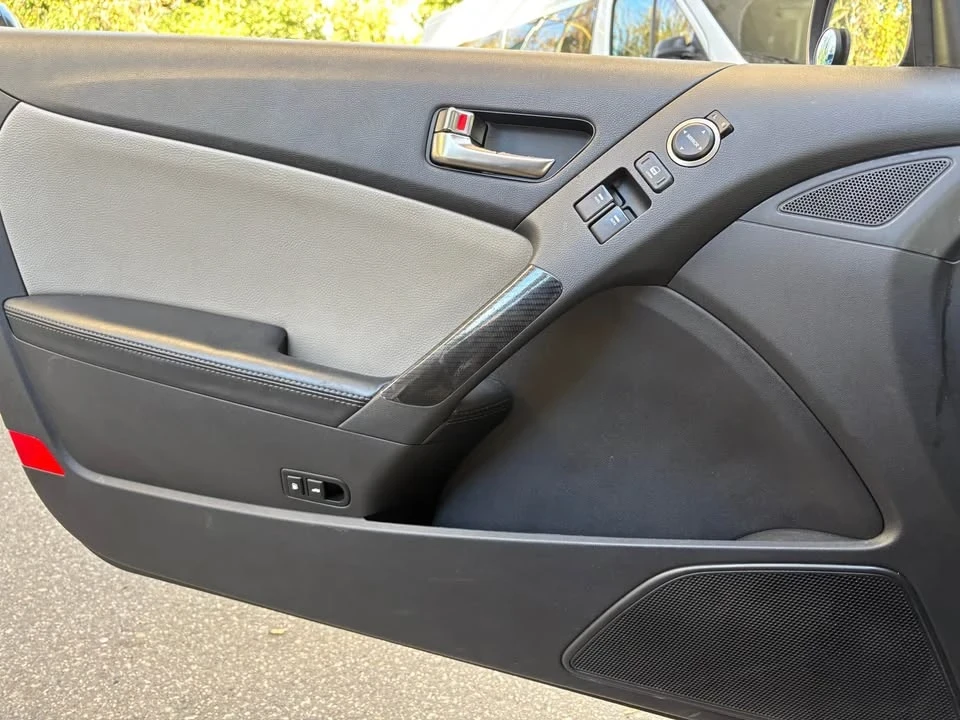 2013 Hyundai Genesis Coupe - Image 18 of 19