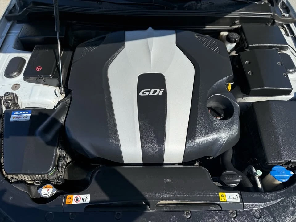 2013 Hyundai Genesis - Image 17 of 19